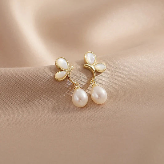 Korean-style pearl drop earrings