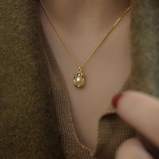 Elegant Gold-Plated Pearl Pendant Necklace