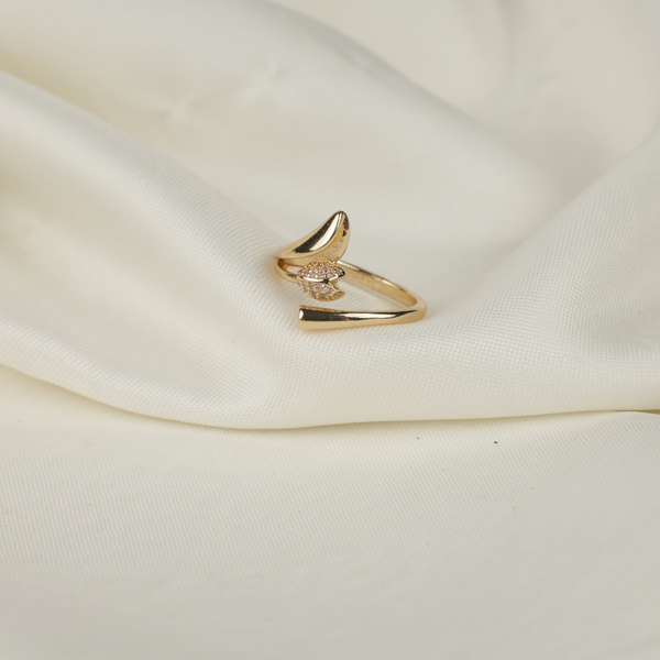 Adjustable Gold-Toned Open Ring with Crystal Accent – One Size Fits All