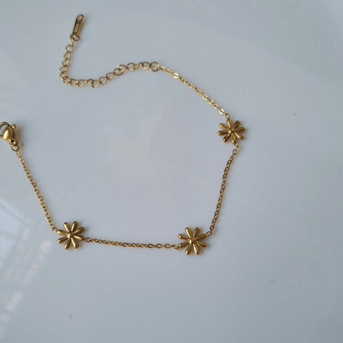 Delicate Gold Chain Bracelet with Triple Flower Charms