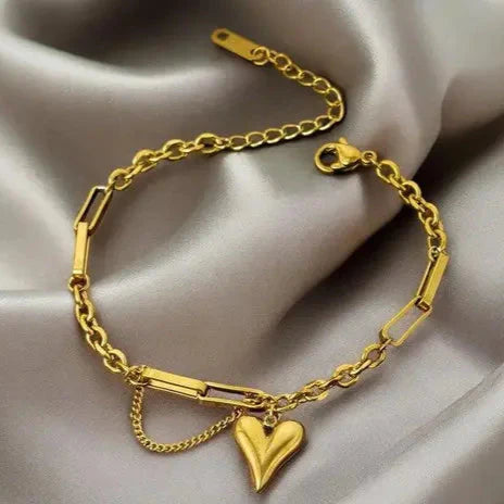 Anti-Tarnish Gold Bracelet with Heart Charm.
