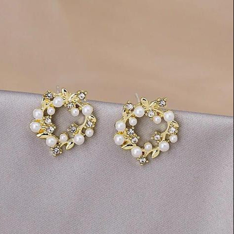 Elegant Korean Pearl and Crystal Stud Earring