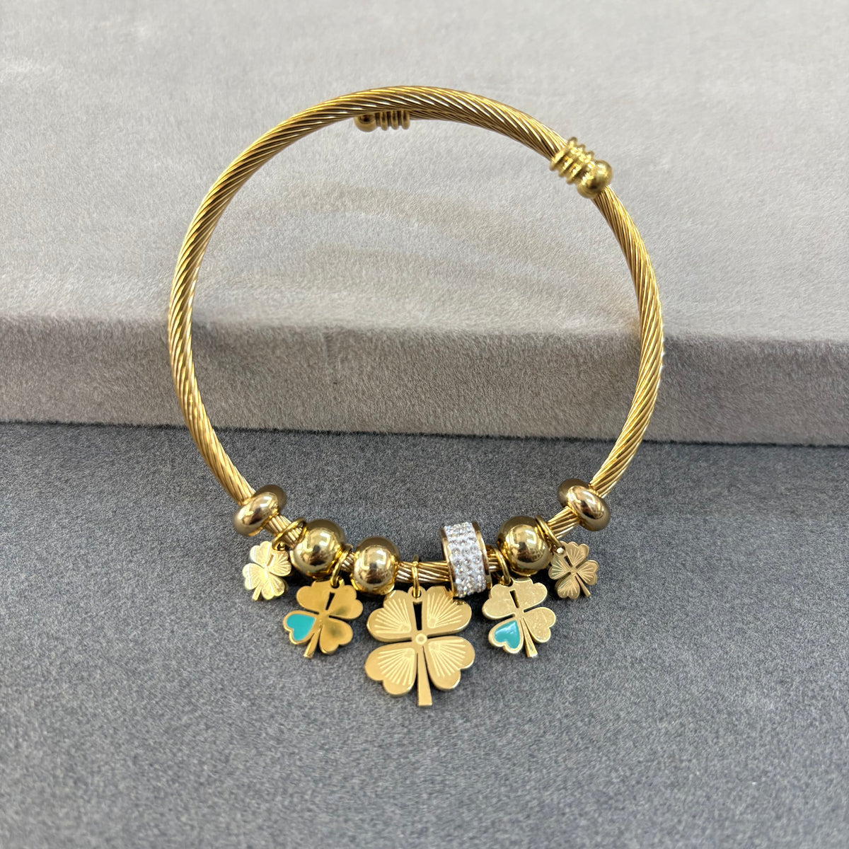 Four-leaf clover charms bracelet