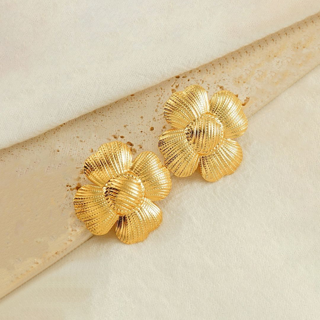 Minimal flower Gold Stud Earrings