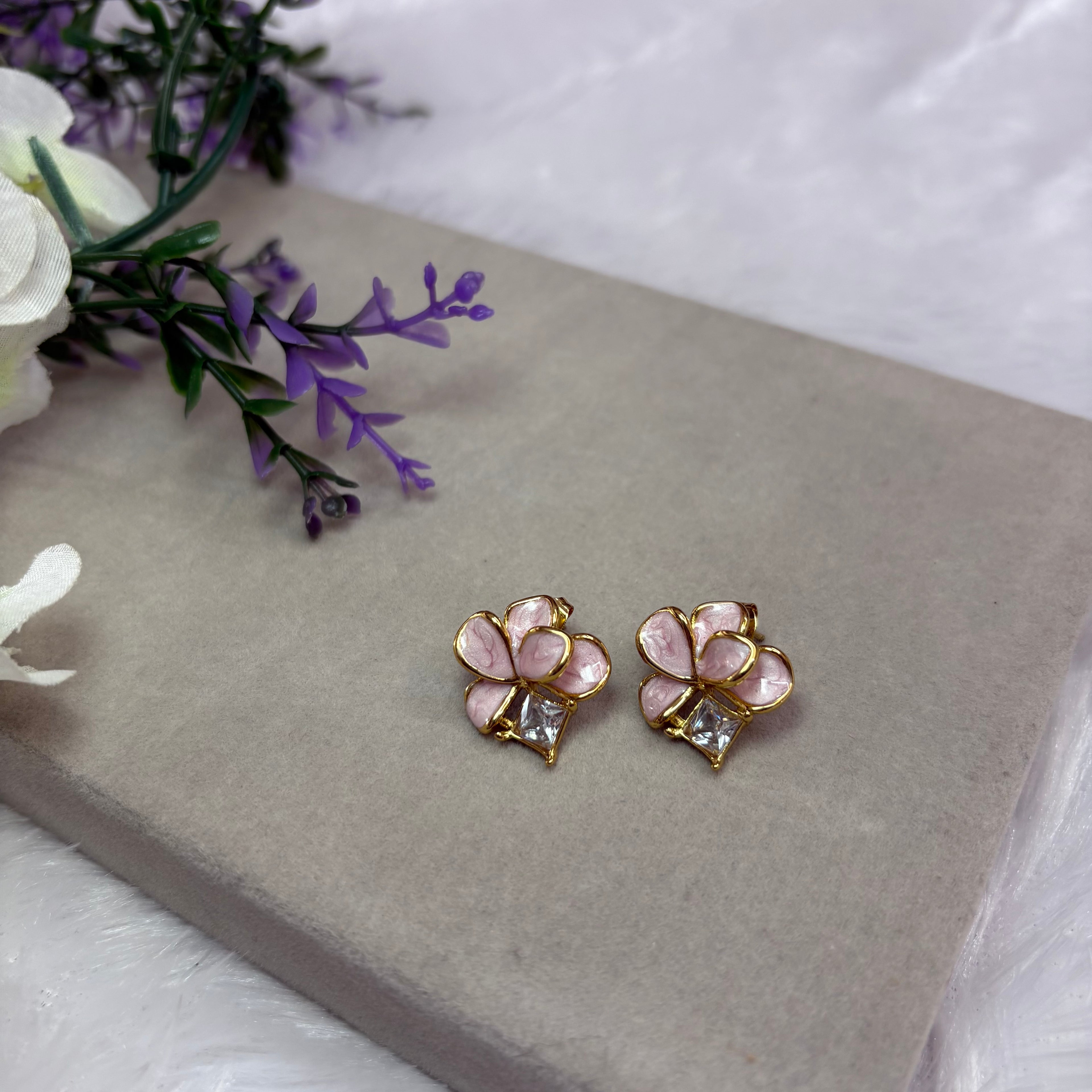 Floral stud earring