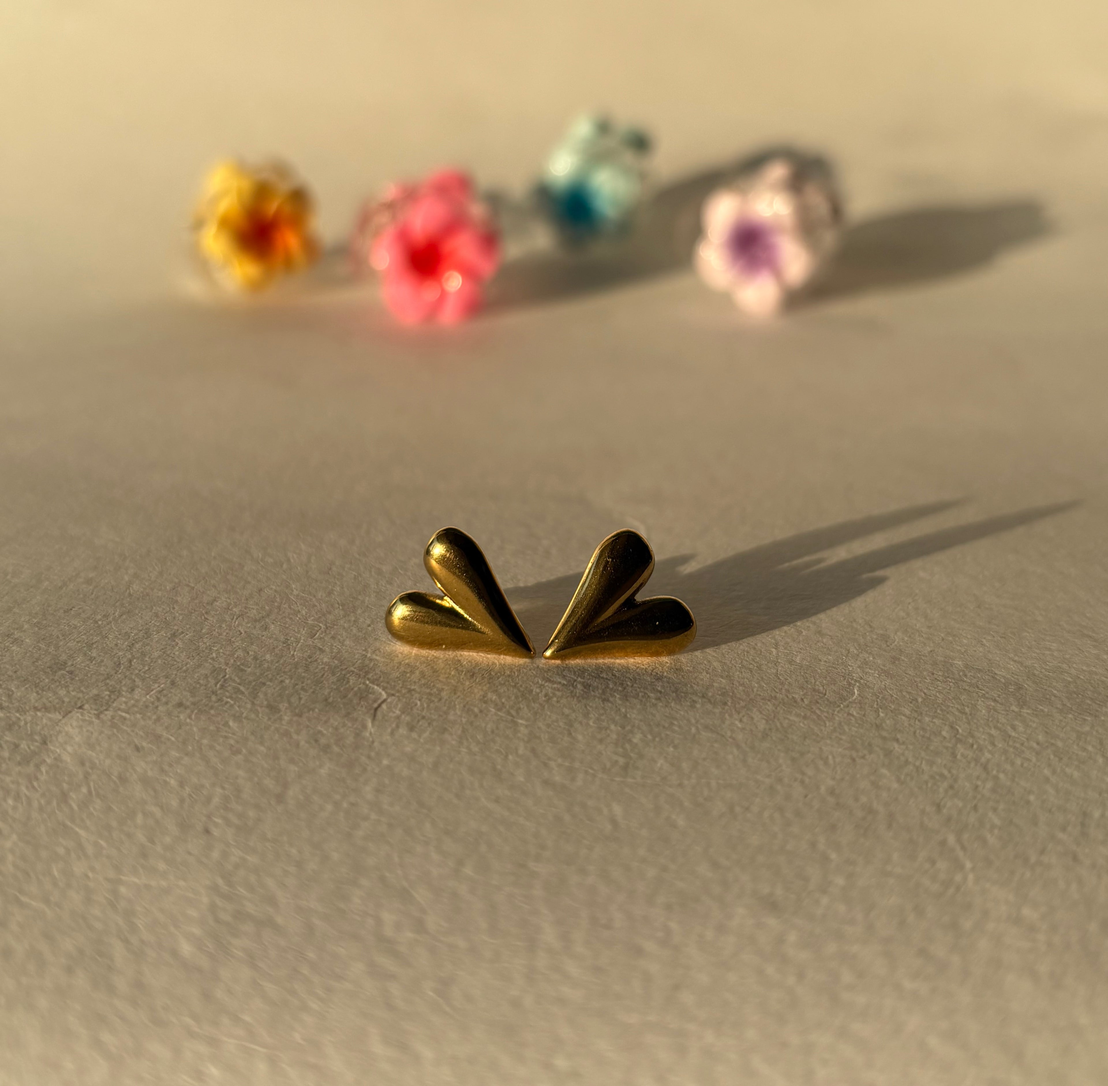 Minimal Gold Leaf Shape Anti-Tarnish Stud Earrings