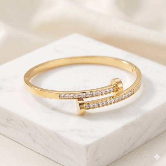 Nail trendy Kada bracelet