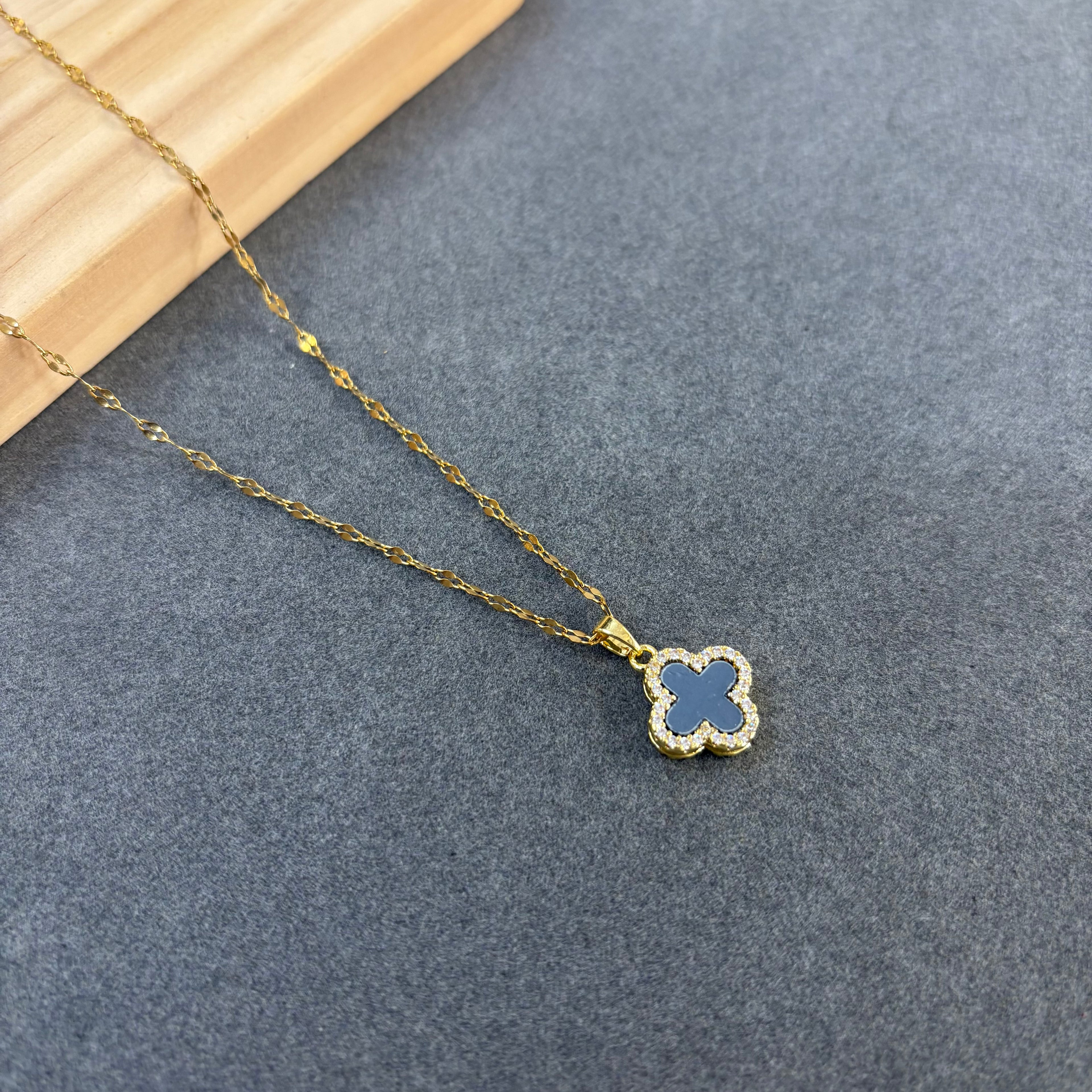 Clover black and white pendent necklace