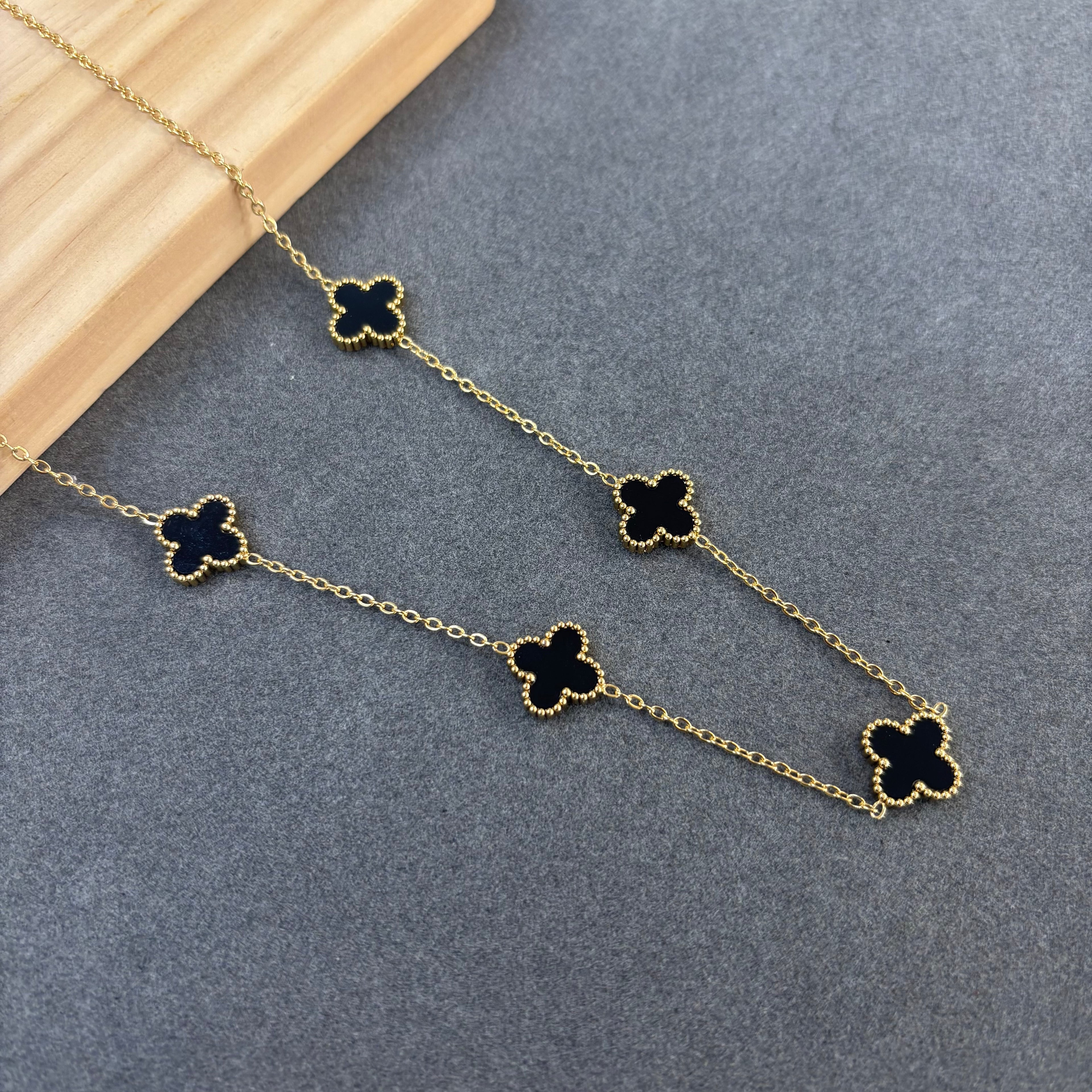 Clover shape neck chain