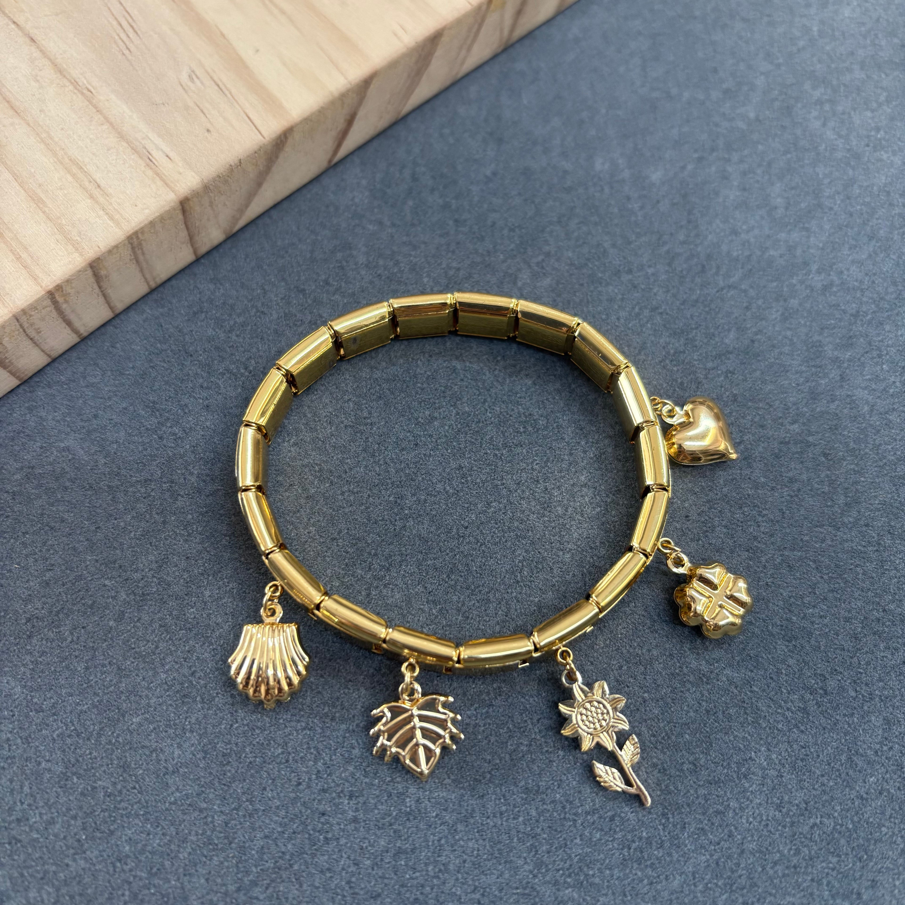 Stretchable charm bracelet