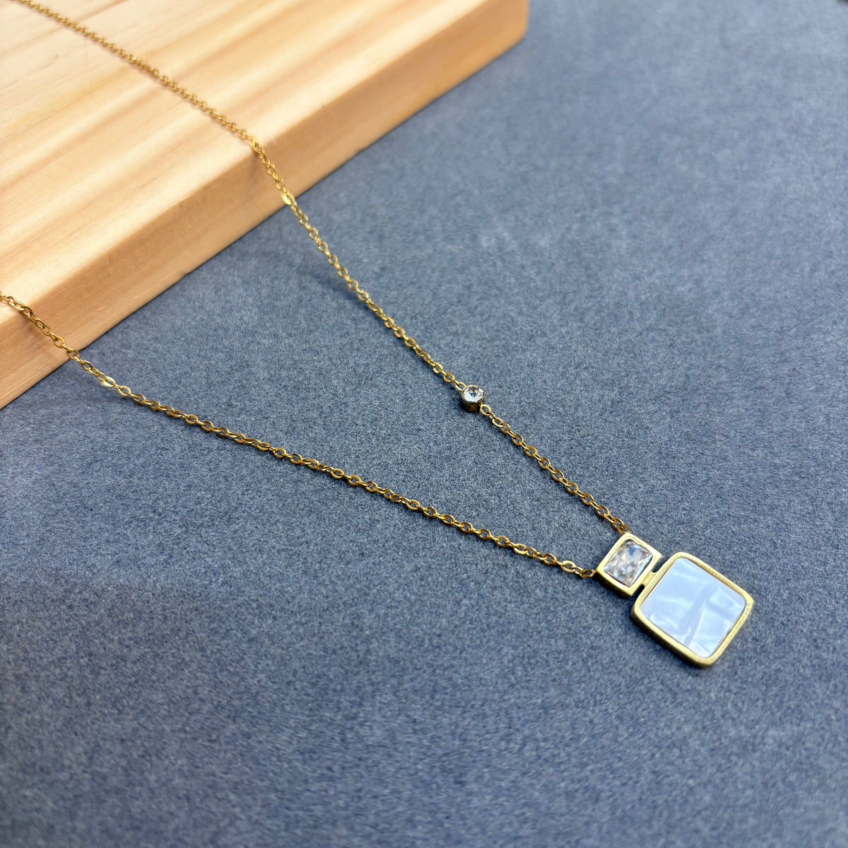 Square pendent neckchain