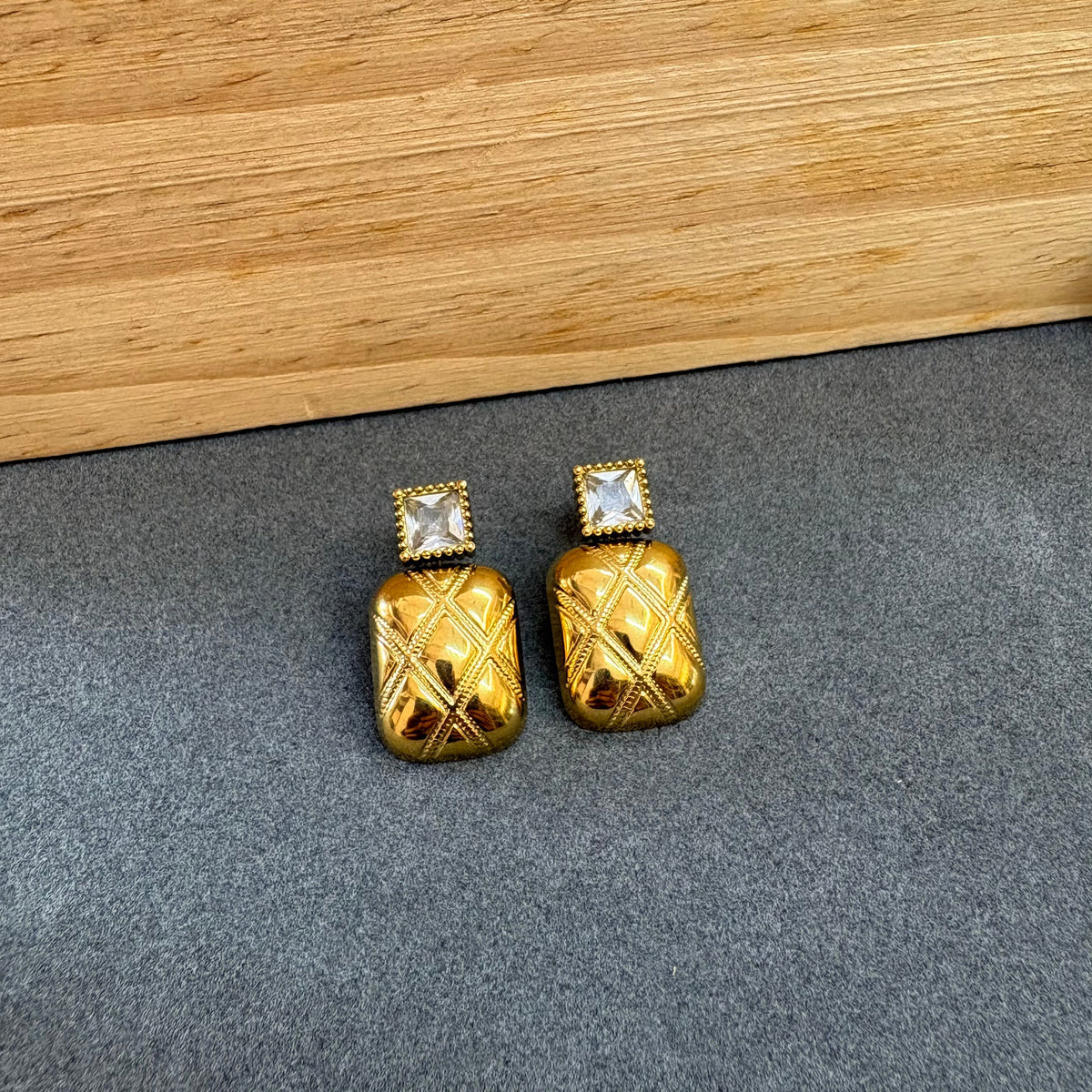 Square stud earrings