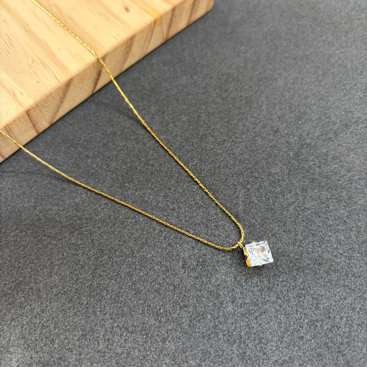 Solitaire minimal necklace