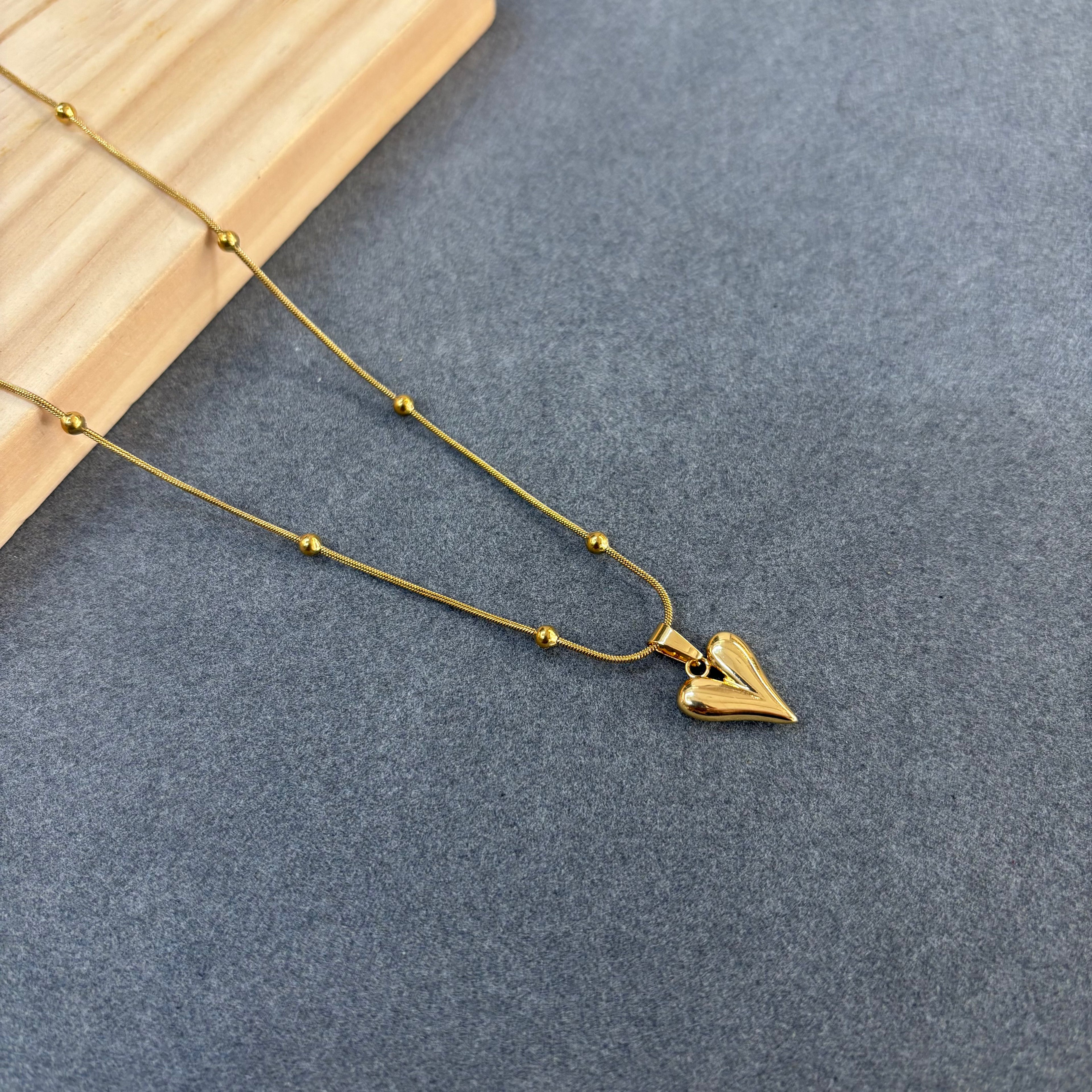 Trendy heart shape neckchain