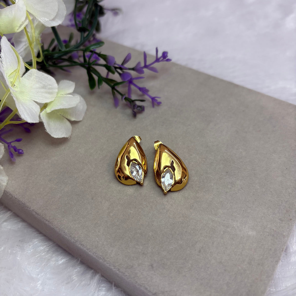 Crystal Stud Earrings – Sparkling Minimal Elegance