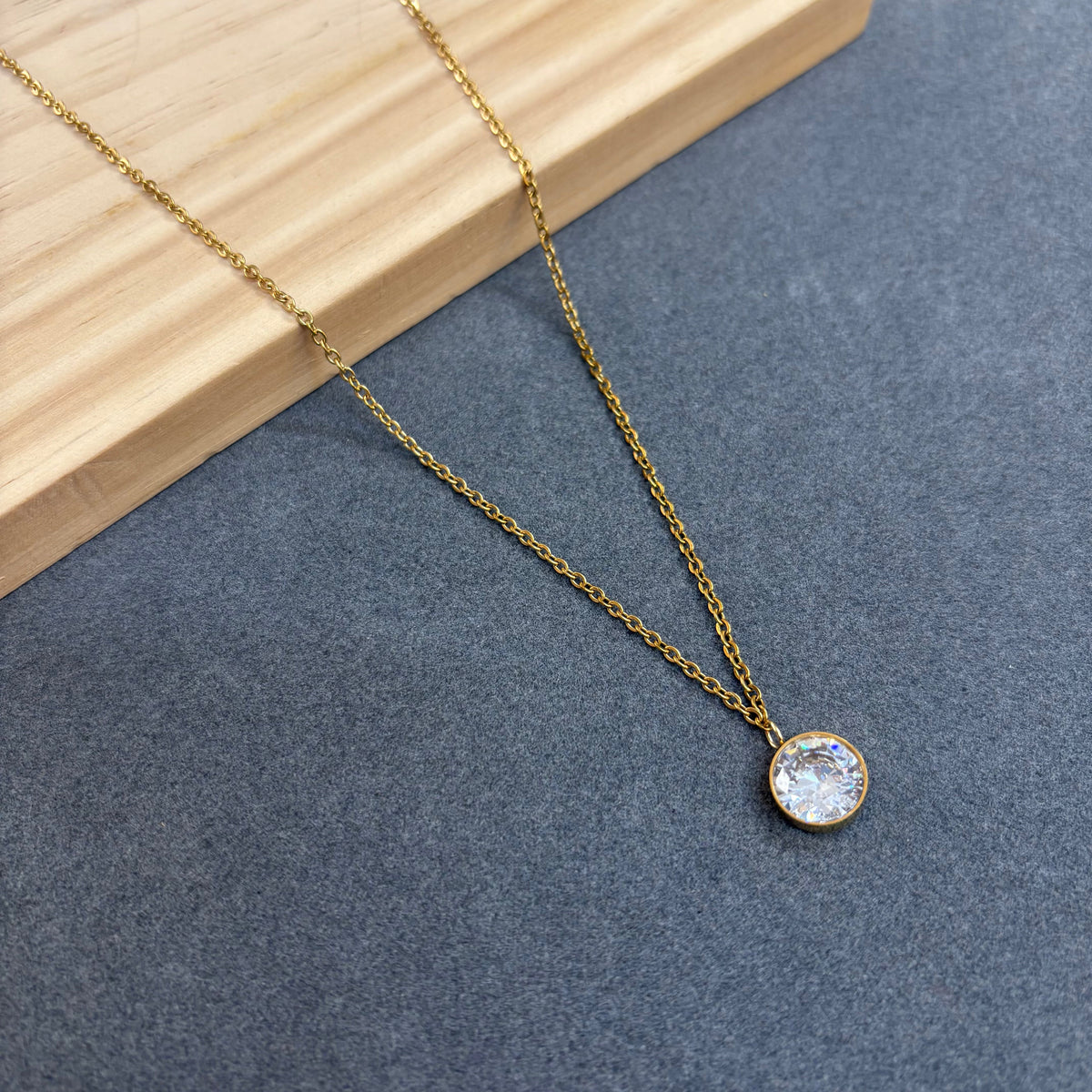 Single diamond neckchain