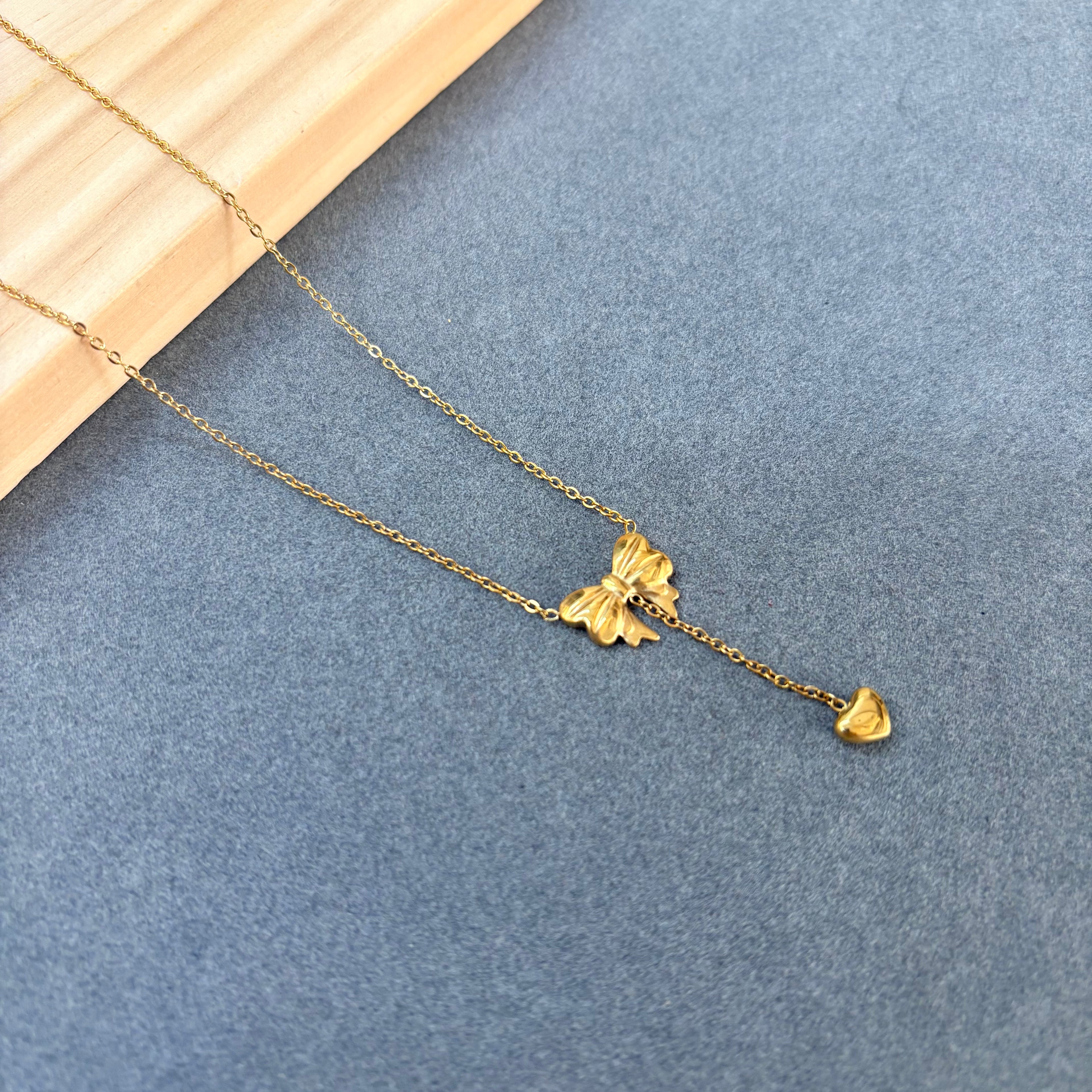Bow shape neckchain