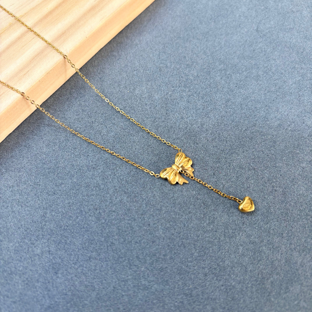 Bow shape neckchain