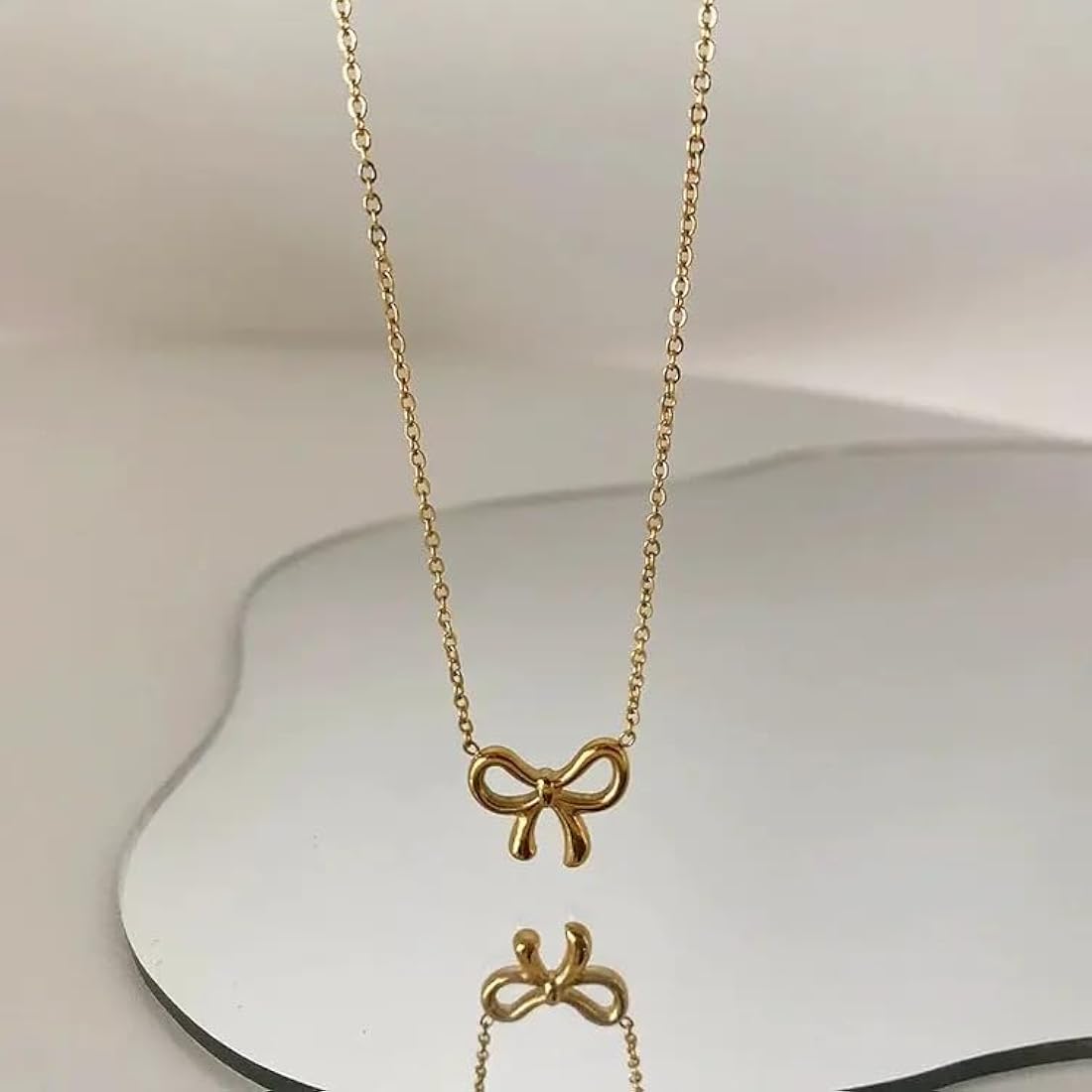 Simple bow necklace
