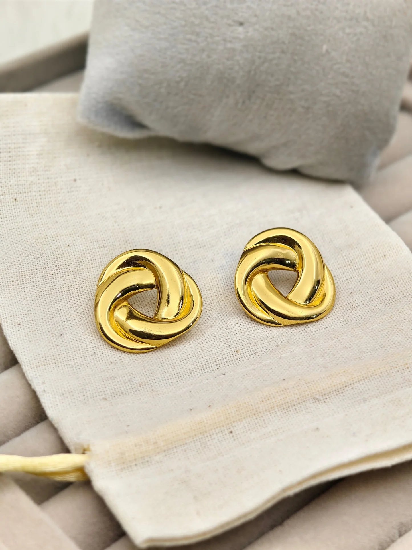 Twisted Knot Stud Earrings – Sleek Gold Minimal