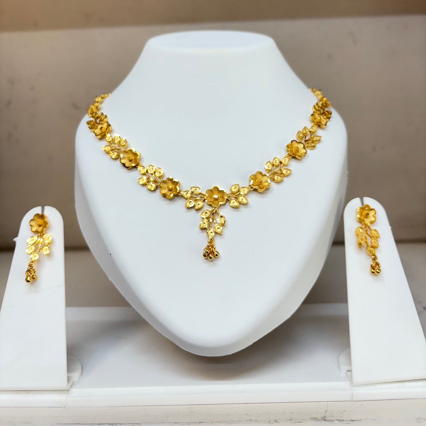 Elegant Floral One Gram Gold Plated Necklace Set with Earrings